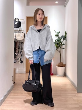 「LOWRYS FARM（ローリーズファーム）のスタイルＵＰクロスカップキャミ　100757（Tシャツ/カットソー、ブラック系）」を使った、y_nさん（レディース・163cm）の秋コーディネート