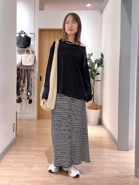「LOWRYS FARM（ローリーズファーム）のスタイルＵＰクロスカップキャミ　100757（Tシャツ/カットソー、ブラック系）」を使った、y_nさん（レディース・163cm）の秋コーディネート