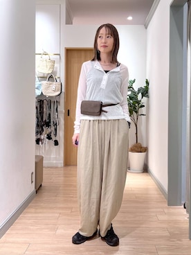 「LOWRYS FARM（ローリーズファーム）のスタイルＵＰクロスカップキャミ　100757（Tシャツ/カットソー、ブラック系）」を使った、y_nさん（レディース・163cm）の秋コーディネート