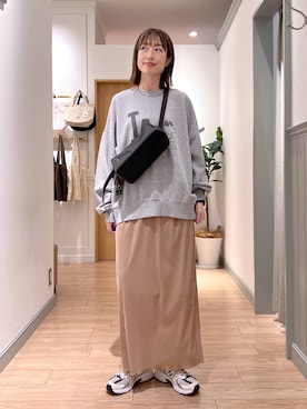 「アイテム（スウェット、シルバー系）」を使った、y_nさん（レディース・163cm）の秋コーディネート