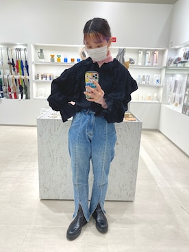 「KBF（ケイビーエフ）のフリルディティールブラウス（シャツ/ブラウス、ブラック系）」を使った、ぶくろさん（レディース・150cm）の冬コーディネート