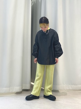 「KBF（ケイビーエフ）の透かし編みニットパンツ（その他パンツ、イエロー系）」を使った、ぶくろさん（レディース・150cm）の冬コーディネート