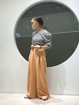 「KBF（ケイビーエフ）のダブルタックワイドパンツ（その他パンツ、オレンジ系）」を使った、ぶくろさん（レディース・150cm）の春コーディネート