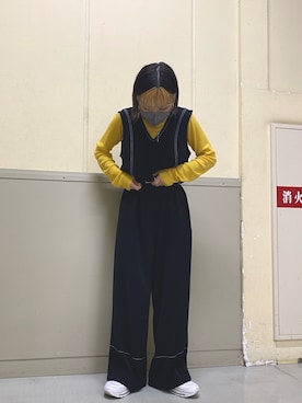 「KBF（ケイビーエフ）のデザインステッチサロペット（サロペット/オーバーオール、ブラック系）」を使った、ぶくろさん（レディース・150cm）の春コーディネート