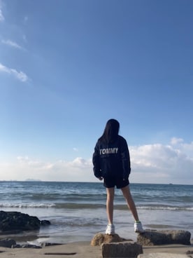 「海」｜「アイテム（マウンテンパーカー）」を使った、yumi さん（レディース・154cm）の秋コーディネート