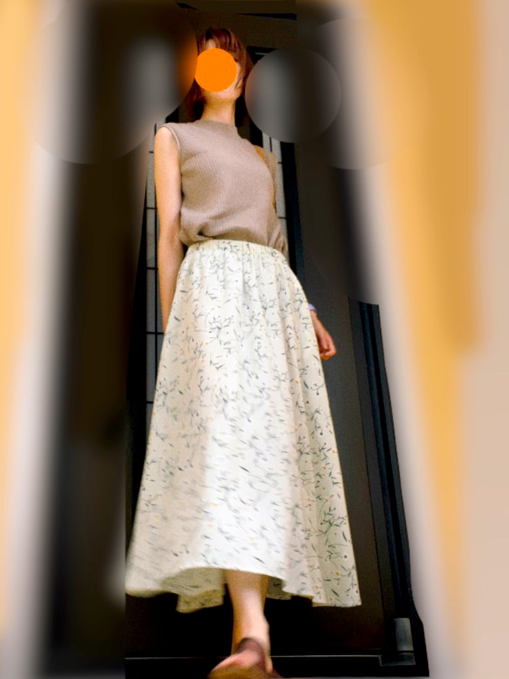 「オトナ女子、シンプルスタイル、おでかけコーデ、休日スタイル、キレイめコーデ、fifth、classicalelf、ZOZOTOWN掲載、花柄、花柄スカート、夏コーデ、タンクトップ、ノースリーブ、ベージュ、スカート」｜「fifthのアイテム（スカート、ホワイト系）」を使った、んみんみんみさん（レディース・173cm）の夏コーディネートの1枚目の写真
