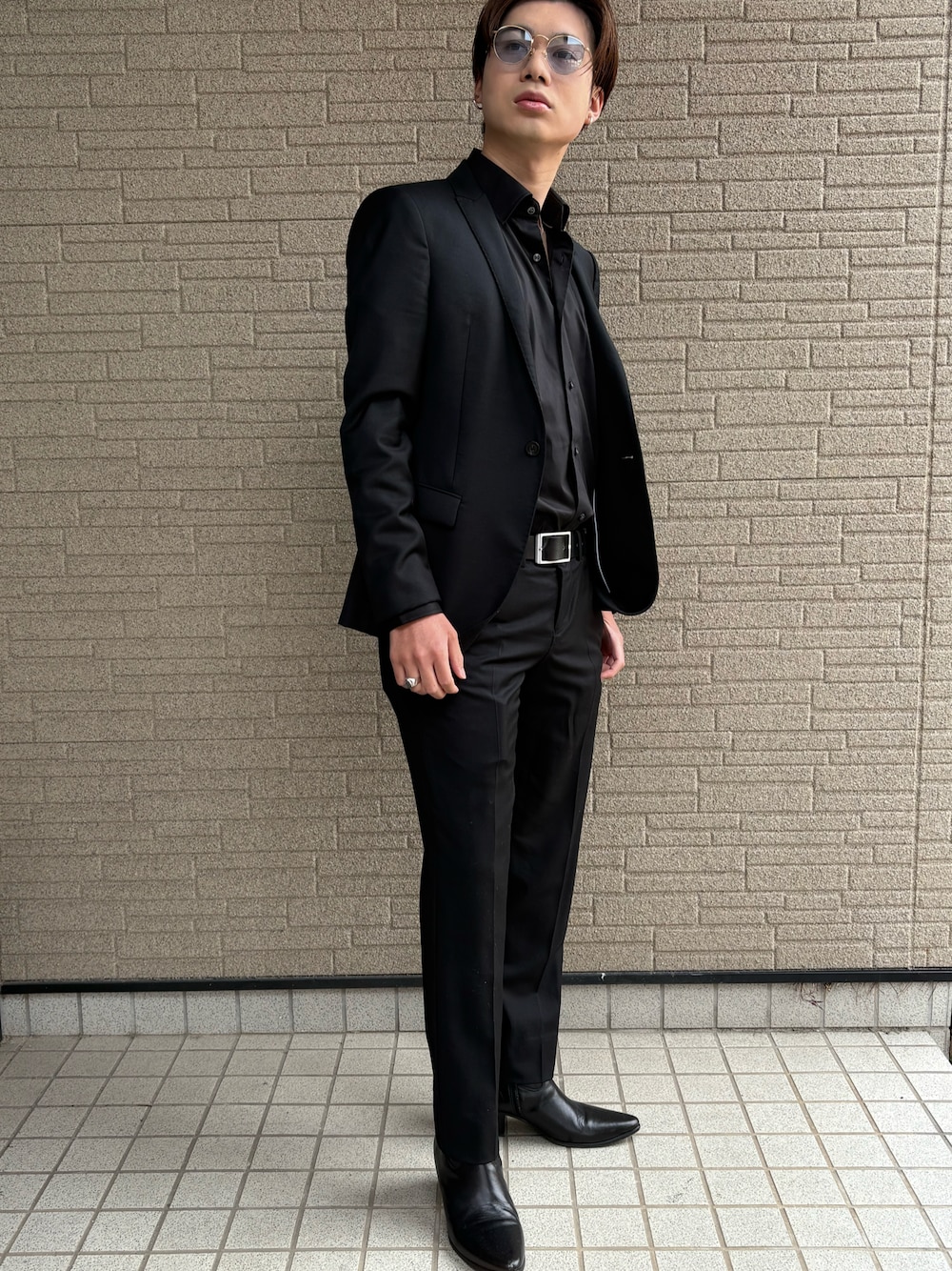 EMPORIO ARMANIのスーツジャケットを使った人気ファッション