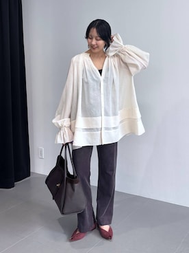「HENRI EN VARGO（ヘンリエンヴァーゴ）の【HENRI EN VARGO】＜別注＞ポインテッドフラット（パンプス、レッド系）」を使った、MOMOKO_BABYLONEルミネ新宿さん（レディース・161cm）の秋コーディネート