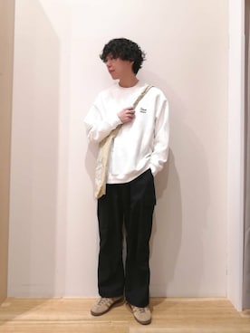 「URBANRESEARCH」｜「アイテム（スウェット）」を使った、takataさん（メンズ・173cm）の冬コーディネート