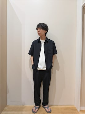 「ITEMS URBANRESEARCH（アイテムズ アーバンリサーチ）の『接触冷感/吸水速乾/イージーケア/UVカット』クイックドライリネンタッチ半袖シャツ（シャツ/ブラウス、ブラック系）」を使った、takataさん（メンズ・173cm）の春コーディネート