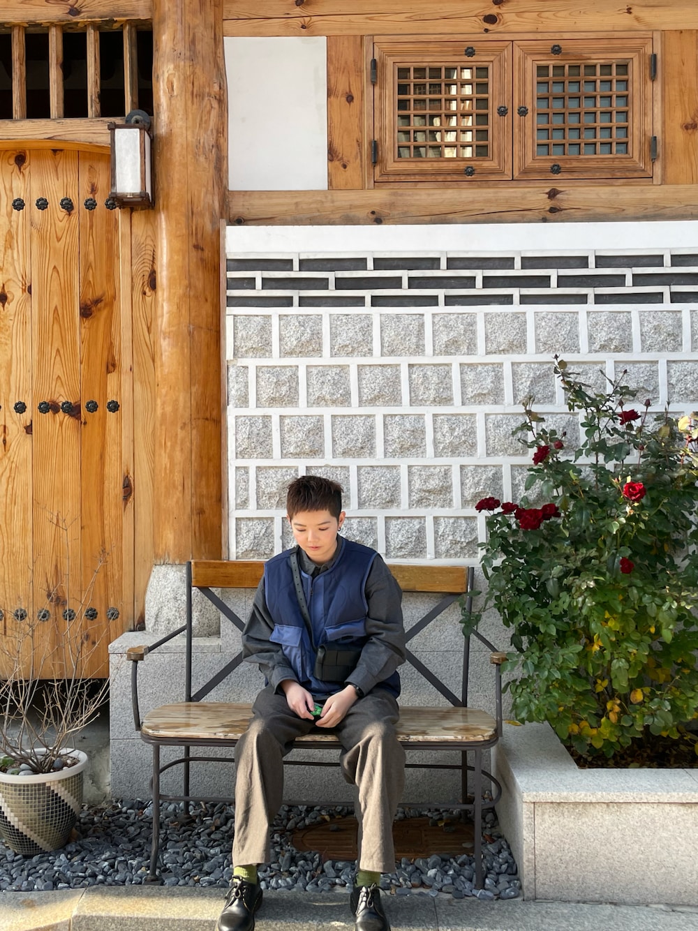 「韓国、冬コーデ」｜「無印良品のアイテム（スラックス、ブラウン系）」を使った、greedyforchipsさん（レディース・155cm）の春コーディネートの1枚目の写真