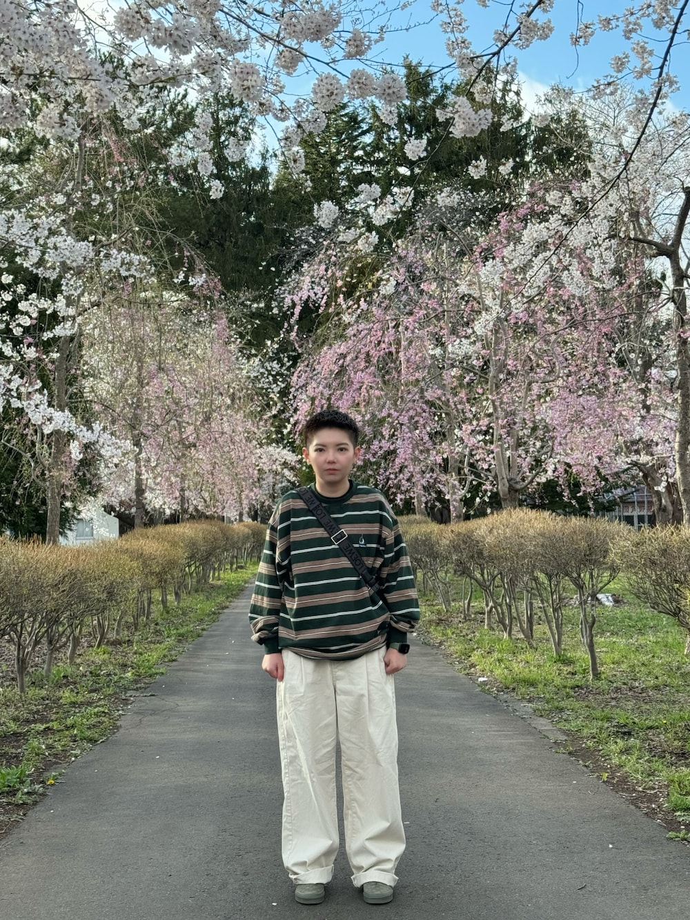「今日のコーデ、桜祭り」｜「NAUTICAのアイテム（Tシャツ/カットソー、グリーン系）」を使った、greedyforchipsさん（レディース・155cm）の春コーディネートの1枚目の写真
