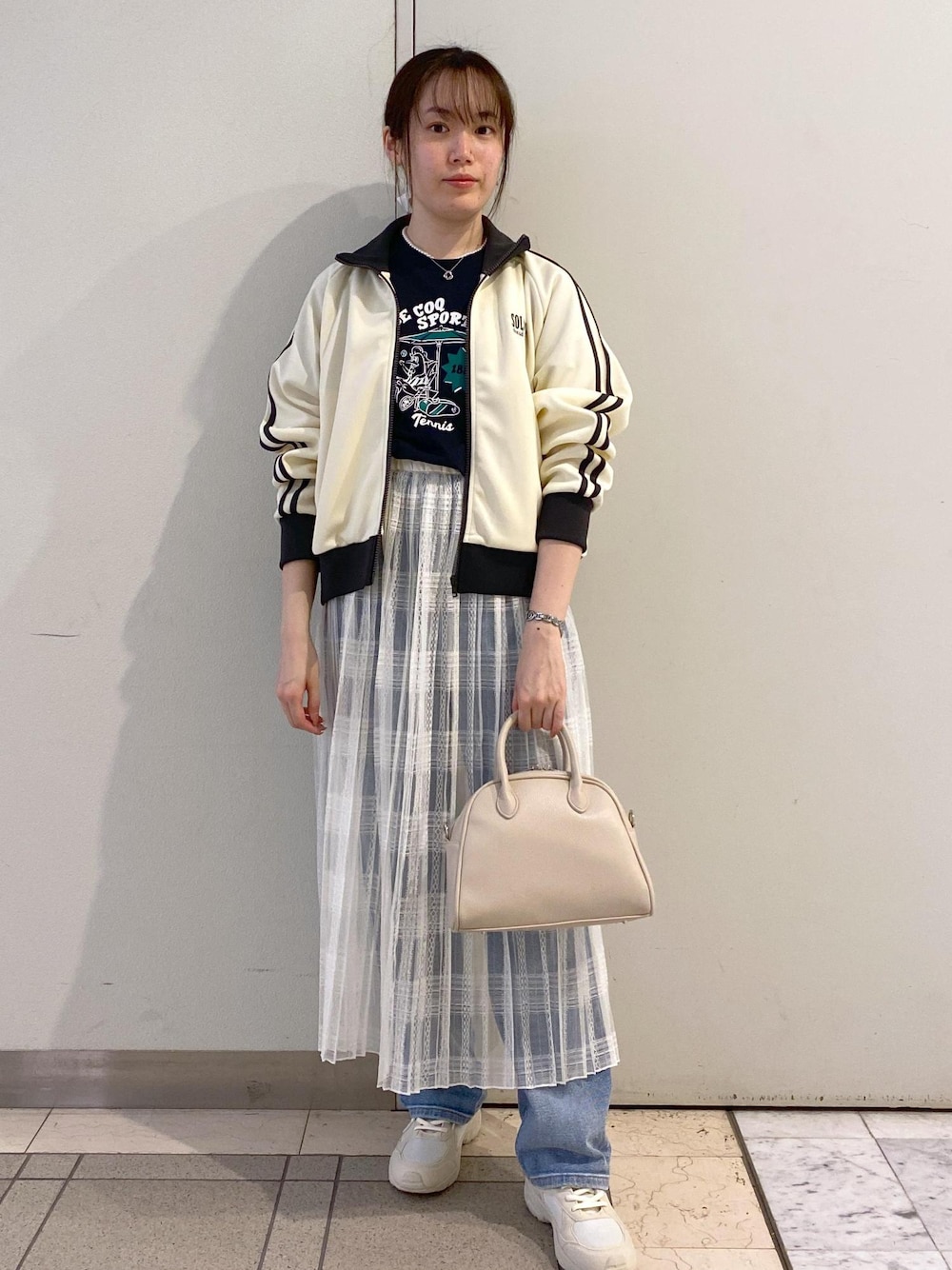 「ロペピクニック、ropepicnic_snap、2BUY10%OFF対象商品、Wminibag_pickup、RP25SSライトアウター、Wbottoms_pickup、春コーデ、初夏コーデ、デートコーデ、お出かけコーデ、旅行コーデ、アウトドアコーデ、フェスコーデ、女子会コーデ、レイヤード」｜「ROPE' PICNICのパールショートネックレス（ネックレス、ゴールド系）」を使った、ゆたさん（レディース・155cm）の春コーディネートの1枚目の写真