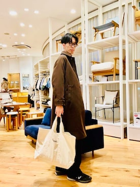 「アイテム（ステンカラーコート）」を使った、Naokiさん（メンズ・187cm）の冬コーディネート