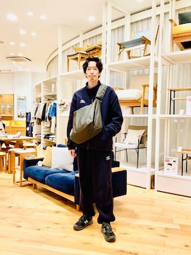 「アイテム（ステンカラーコート）」を使った、Naokiさん（メンズ・187cm）の秋コーディネート