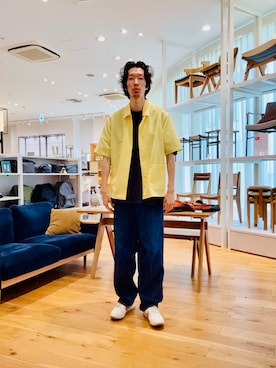 「URBAN RESEARCH DOORS（アーバンリサーチドアーズ）の『イージーケア/速乾/UVカット』クイックドライショートスリーブシャツカバーオール（カバーオール、イエロー系）」を使った、Naokiさん（メンズ・187cm）の春コーディネート