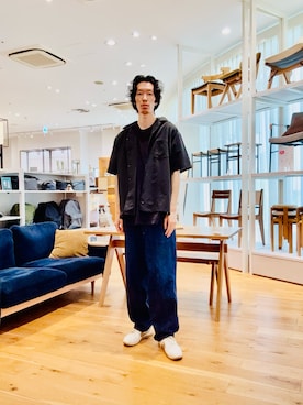 「EKAL（エカル）の『吸水速乾/通気性/軽量』DOT AIR SHORT-SLEEVE SHIRTS（シャツ/ブラウス、ブラック系）」を使った、Naokiさん（メンズ・187cm）の春コーディネート