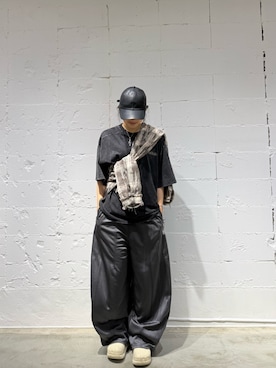 「Needles（ニードルス）のアイテム（パンツ）」を使った、白石 凜さん（レディース・164cm）の秋コーディネート