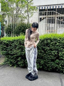 「needles トラックパンツ」｜白石 凜さん（レディース・164cm）の春コーディネート