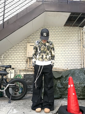 「DANKE SCHON（ダンケシェーン）のDankeSchon/ダンケシェーン/COATING FLARE CARGOPANTS（カーゴパンツ）」を使った、白石 凜さん（レディース・164cm）の秋コーディネート