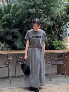 「ITEMS URBANRESEARCH（アイテムズ アーバンリサーチ）のフロッキープリントTシャツ（Tシャツ/カットソー、グレー系）」を使った、ikumiさん（レディース・157cm）の夏コーディネート