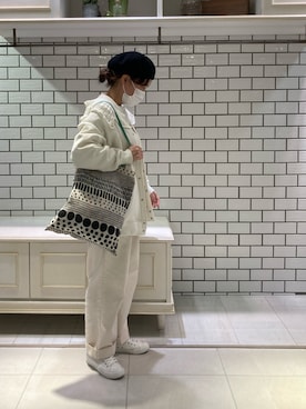 「白パンツコーデ」｜「アイテム（ジャケット/アウター）」を使った、chihakoさん（レディース・155cm）の冬コーディネート