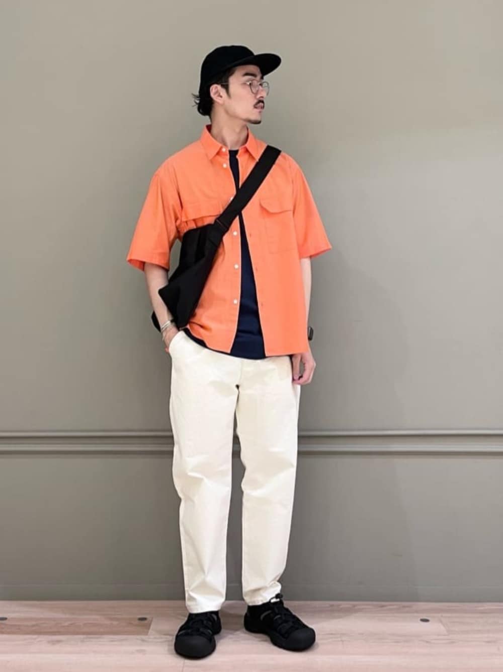 「トレンド、リラックススタイル、トラベル /リゾート」｜「REGENCY WORKSの【別注】＜REGENCY WORKS×green label relaxing＞フォックス Tシャツ（Tシャツ/カットソー、ブルー系）」を使った、miyaokaさん（メンズ・182cm）の夏コーディネートの1枚目の写真