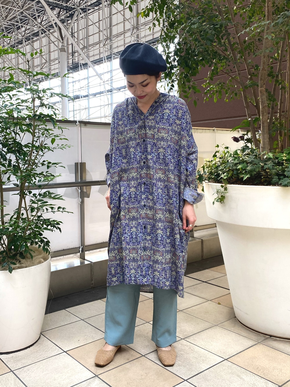 「ベレー帽、レイヤードスタイル、休日スタイル、FORK&SPOON、シンプルコーデ、シャツスタイル、春夏コーデ、ママコーデ、URBAN RESEARCH DOORS、mature ha」｜「mature ha.のアイテム（ハンチング/ベレー帽、グレー系）」を使った、jimaさん（レディース・163cm）の春コーディネートの1枚目の写真
