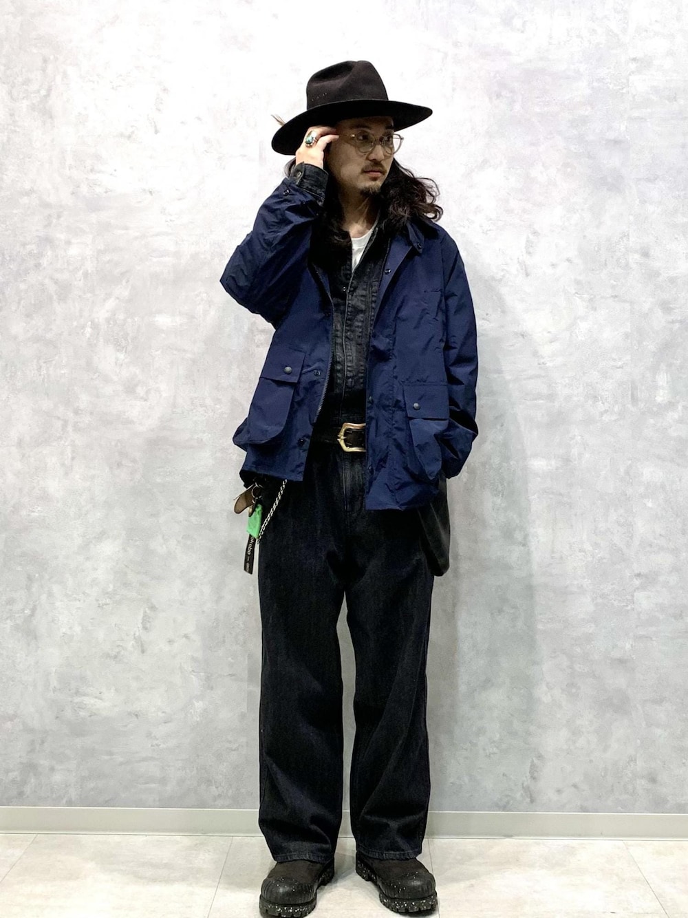 「Barbour、TC、別注、24SS、TRAVEL COUTURE、レザー、ジャンプスーツ、ADAM ET ROPÉ、HOMME、UNISEX、きれいめ、きれいめカジュアル、カジュアル、大人カジュアル、モード」｜「Barbourの《別注》【Barbour for TRAVELCOUTURE】EXCLUSIVE PACKABLE OS BEDALE（その他アウター、ブルー系）」を使った、イケジさん（メンズ・171cm）の春コーディネートの1枚目の写真