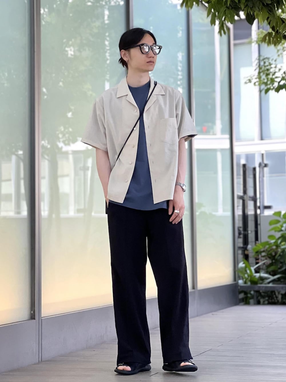 「RIRANCHA、ADAM ET ROPÉ、HOMME、夏、夏コーデ、夏ファッション、アースカラー」｜「ADAM ET ROPE'の2点セット【RIRANCHA / リランチェ】セットアップ / オープンカラーシャツ&イージーパンツ / イージーケア / ユニセックス（セットアップ、ホワイト系）」を使った、kodai kanomataさん（メンズ・172cm）の春コーディネートの1枚目の写真
