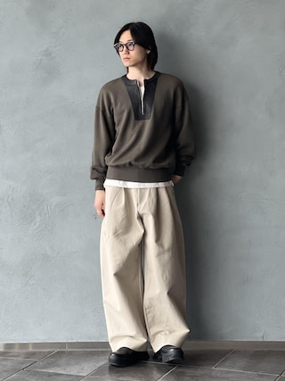 「ADAM ET ROPE'(アダムエロペ)のコットンダブルクロス バギースラックス(スラックス)」を使った、kodai kanomataさん(メンズ・172cm)の冬コーディネート