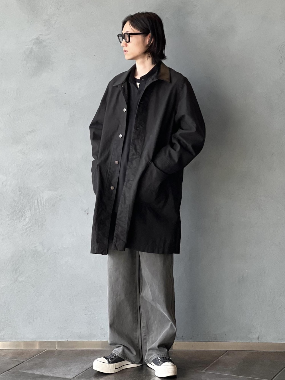 「初春コーデ、春コーデ」｜「ADAM ET ROPE'の【NIKKE/ニッケ】ウォッシャブル バンドカラー シャツ / ロングシーズン着用可能（シャツ/ブラウス、ブラック系）」を使った、kodai kanomataさん（メンズ・172cm）の冬コーディネートの1枚目の写真