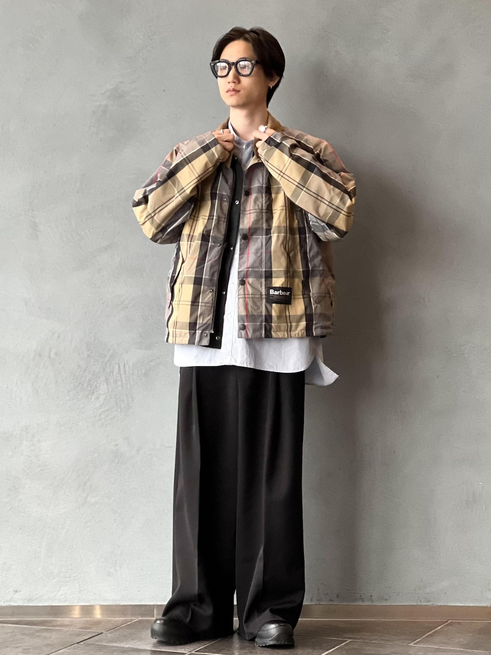 「初春コーデ、春コーデ、ADAM ET ROPÉ、トップス、シャツ/ブラウス、ジャケット/アウター、ブルゾン、GMG05010、GML05120、25ss_barbour、25ss_homme_exclusive、HOMME_BARBOUR、MSpecial_pickup、こだわり、アウター」｜「Barbourの《別注》【BARBOUR/バブアー】TRANSPORT リバーシブルブルゾン / ブルガリア製 / UNISEX（ブルゾン、ブラック系）」を使った、kodai kanomataさん（メンズ・172cm）の春コーディネートの1枚目の写真