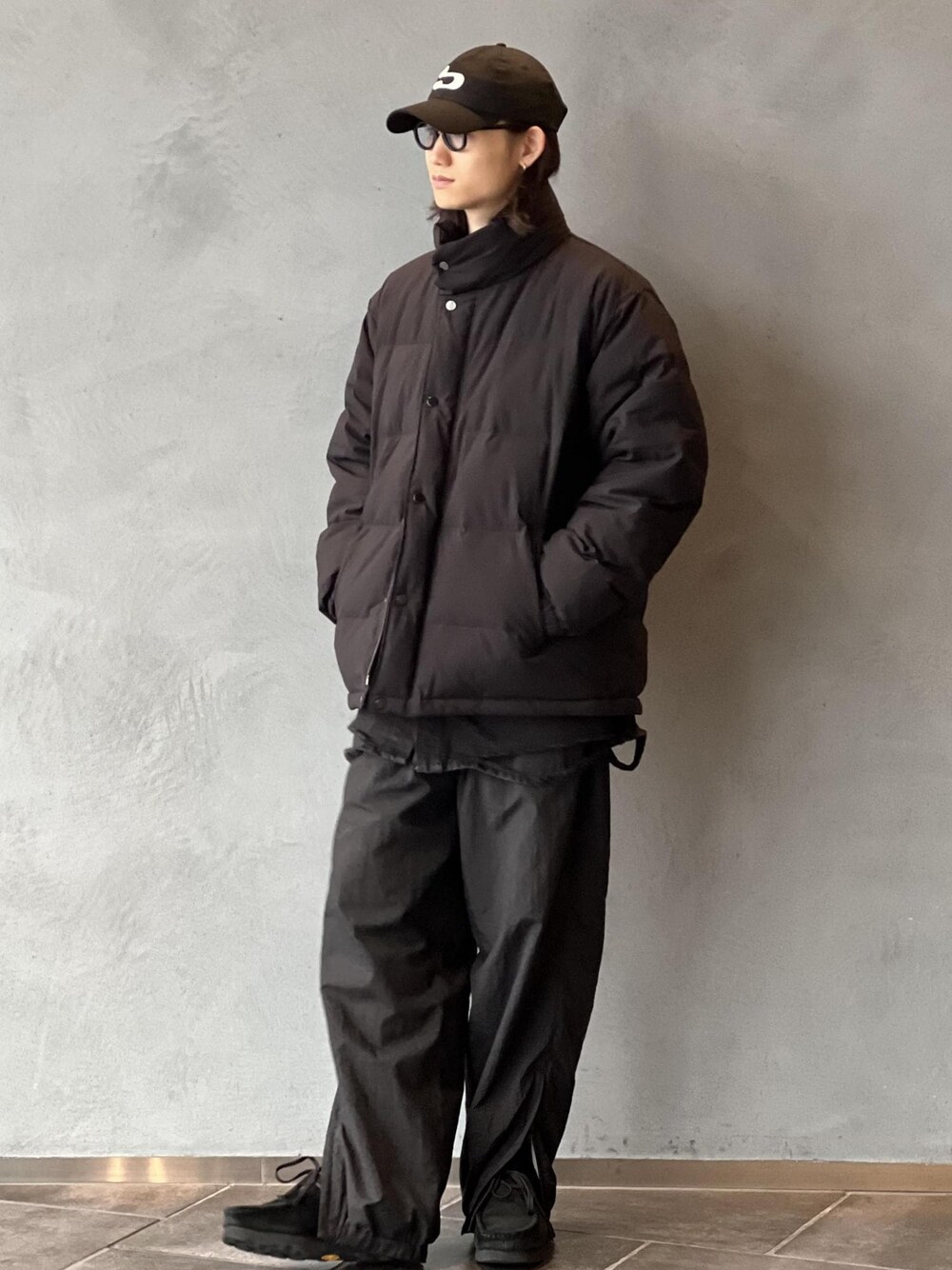 「ADAM ET ROPE'の【ACT_02 Ginz】CLASSIC DOWN JACKET / UNISEX / 650 FILL POWER（ダウンジャケット/コート、ブラック系）」を使った、kodai kanomataさん（メンズ・172cm）の秋コーディネートの1枚目の写真