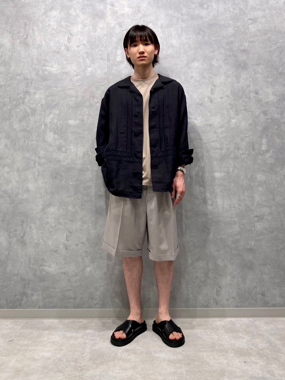 「モノトーン、キレイめ、ショーツ、アダムエロペ(ADAM ET ROPE')、レザーサンダル、ショーツスタイル、今日のコーデ、スラックスショーツ、いいね、save、フォローお願いします🤑、Pheeta」｜「MAURO de BARIのアイテム（サンダル、ブラック系）」を使った、kodai kanomataさん（メンズ・172cm）の夏コーディネートの1枚目の写真