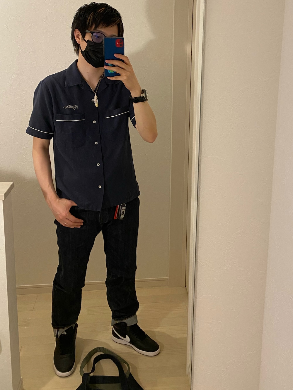 「supreme、サングラス、ボーリングシャツ、Hysteric Glamour、ヴィンテージデニム、タックイン、NIKE、スニーカー」｜「NIKEのアイテム（シューズ、ブラック系）」を使った、weartacktさん（メンズ・177cm）の夏コーディネートの1枚目の写真