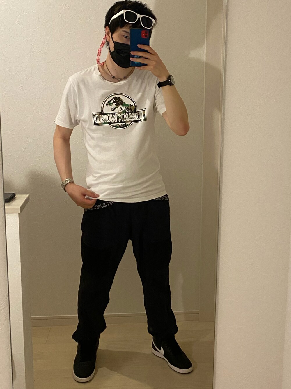 「supreme、シュプリーム、サングラス、A BATHING APE、ジュラシックワールド、NIKE」｜「A BATHING APEのアイテム（Tシャツ/カットソー、ホワイト系）」を使った、weartacktさん（メンズ・177cm）の夏コーディネートの1枚目の写真