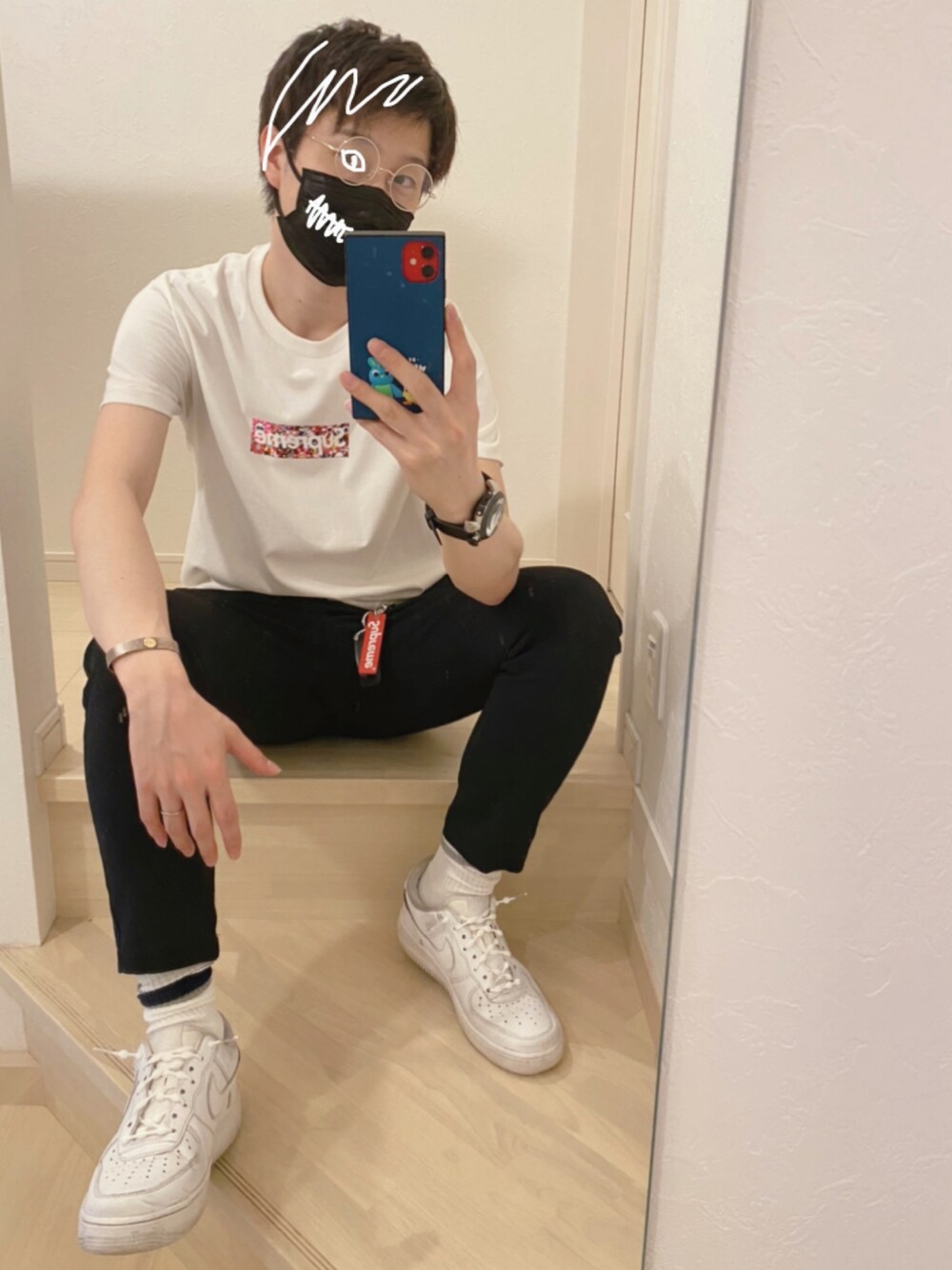 「シュプリーム、ナイキ、シロシャツ、ボックスロゴ」｜「NIKEのアイテム（スニーカー、ホワイト系）」を使った、weartacktさん（メンズ・177cm）の夏コーディネートの1枚目の写真