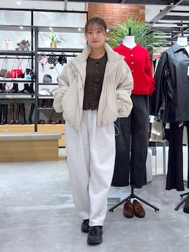 「デート/ロマンティック」｜「アイテム（スウェットパンツ）」を使った、YUIさん（レディース・162cm）の秋コーディネート