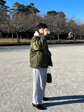 「アイテム（スウェットパンツ、シルバー系）」を使った、kansukeさん（メンズ・174cm）の冬コーディネート