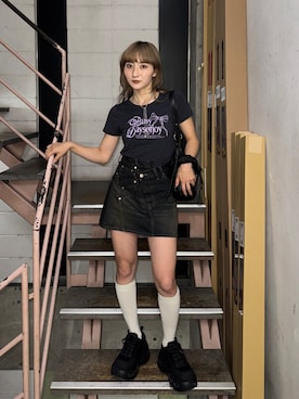 「アイテム（デニムスカート）」を使った、犬童南実さん（レディース・158cm）の夏コーディネート