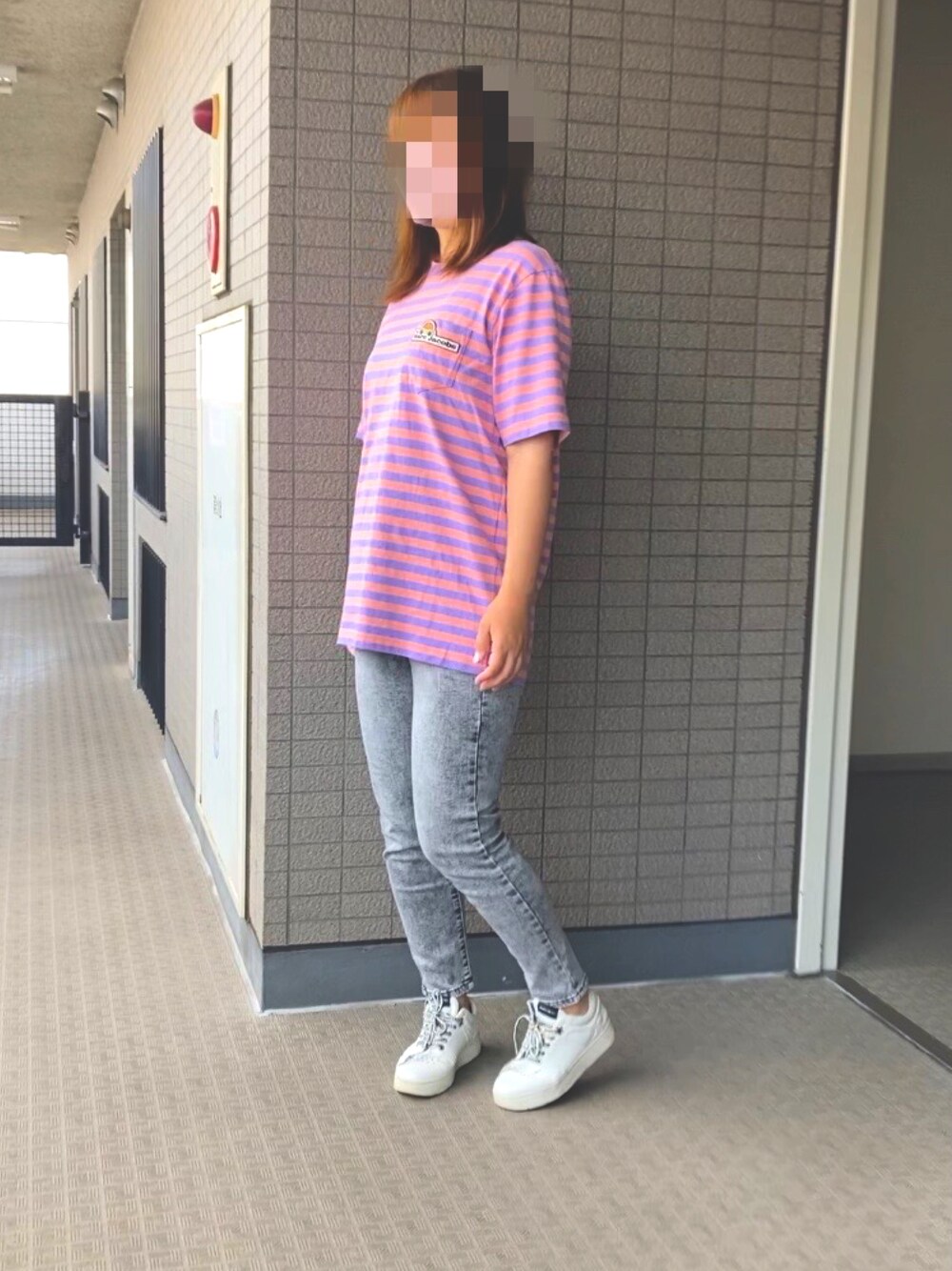 「大人カジュアル、リラックススタイル、大人かわいい、着回しコーデ、夏、スニーカーコーデ、夏だ！Tシャツ着よう！、真夏のアクティブスタイル、ボーダートップス」｜「MARC JACOBSのアイテム（Tシャツ/カットソー、ピンク系）」を使った、yumittさん（レディース・165cm）の夏コーディネートの1枚目の写真