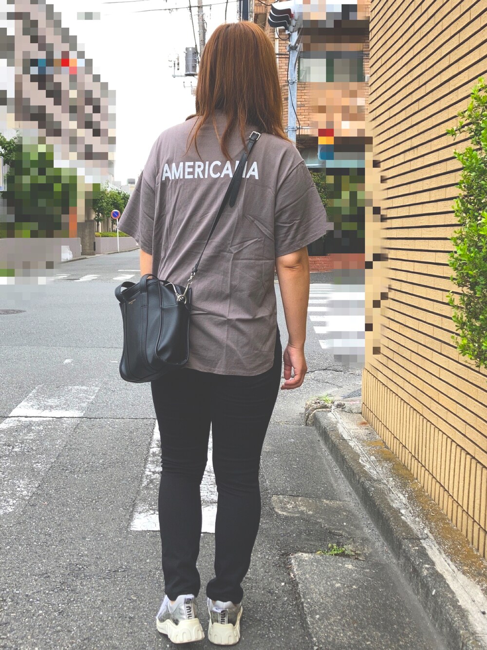 「ゆるコーデ、カジュアル、カジュアルコーデ、UNIQLO、夏だ！Tシャツ着よう！、Tシャツ、シンプル、シンプルコーデ」｜「AMERICANAのアイテム（Tシャツ/カットソー、グレー系）」を使った、yumittさん（レディース・165cm）の夏コーディネートの1枚目の写真
