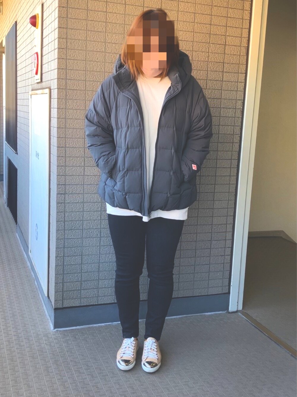 「休日スタイル、あったかコーデ、秋冬コーデ、シンプルスタイル、冬服、ラクチンコーデ、リラックススタイル、ダウンジャケット、ダントン」｜「DANTONのDANTON/ダントン　ダウン　フードジャケット　DOWN HOODED JACKET DT-A0191 NPS（ダウンジャケット/コート、グレー系）」を使った、yumittさん（レディース・165cm）の冬コーディネートの1枚目の写真