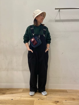 「カラースウェット」｜「アイテム（オールインワン・サロペット）」を使った、yuinaさん（レディース・158cm）の冬コーディネート
