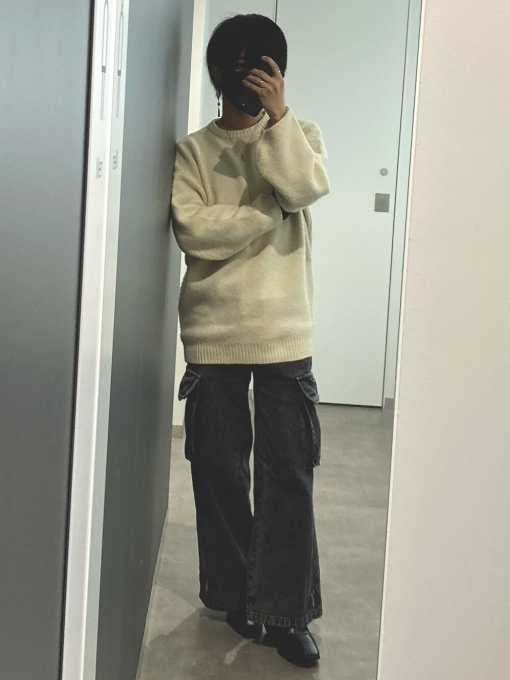 「ADRERのADRER 極上ふわもちニット（ニット/セーター、ホワイト系）」を使った、れおさん（メンズ・165cm）の冬コーディネートの1枚目の写真