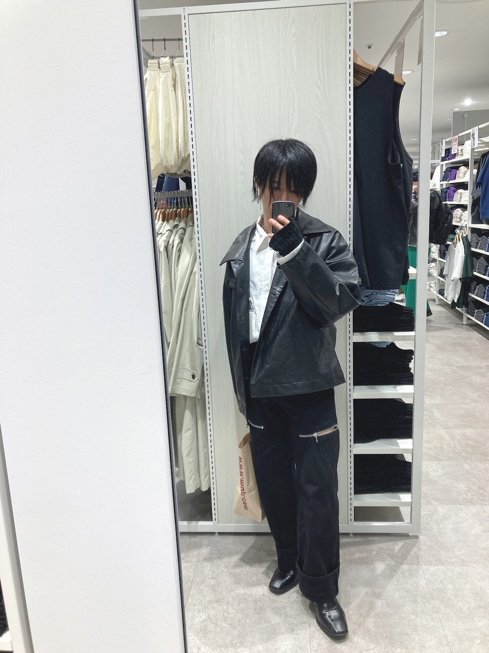 「ADRERのmilitary flyfront shirt jacket/ミリタリーフライフロントシャツジャケット（その他アウター、ホワイト系）」を使った、れおさん（メンズ・163cm）の春コーディネートの1枚目の写真