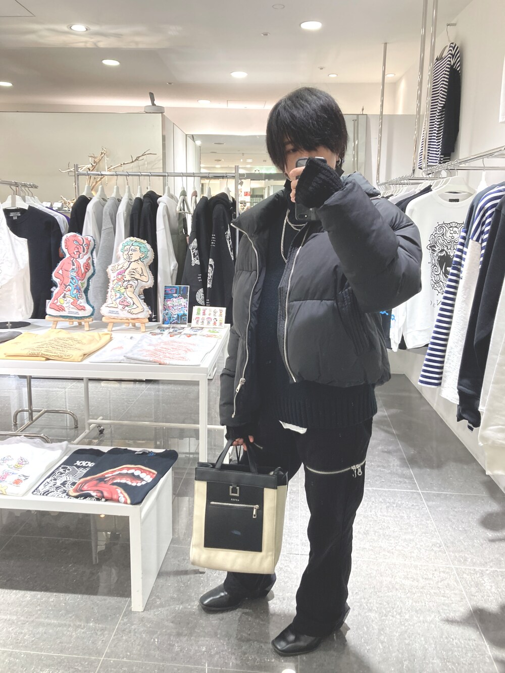 「ADRERのThe tote bag/トートバッグ（トートバッグ、ベージュ系）」を使った、れおさん（メンズ・163cm）の冬コーディネートの1枚目の写真