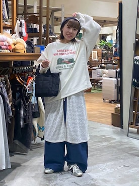 「アイテム（ネックレス、ブルー系）」を使った、いくみさん（レディース・155cm）の秋コーディネート