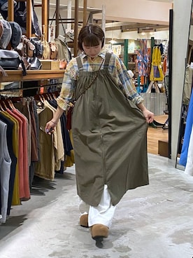 「アイテム（ジャンパースカート）」を使った、いくみさん（レディース・155cm・20代）の秋コーディネート